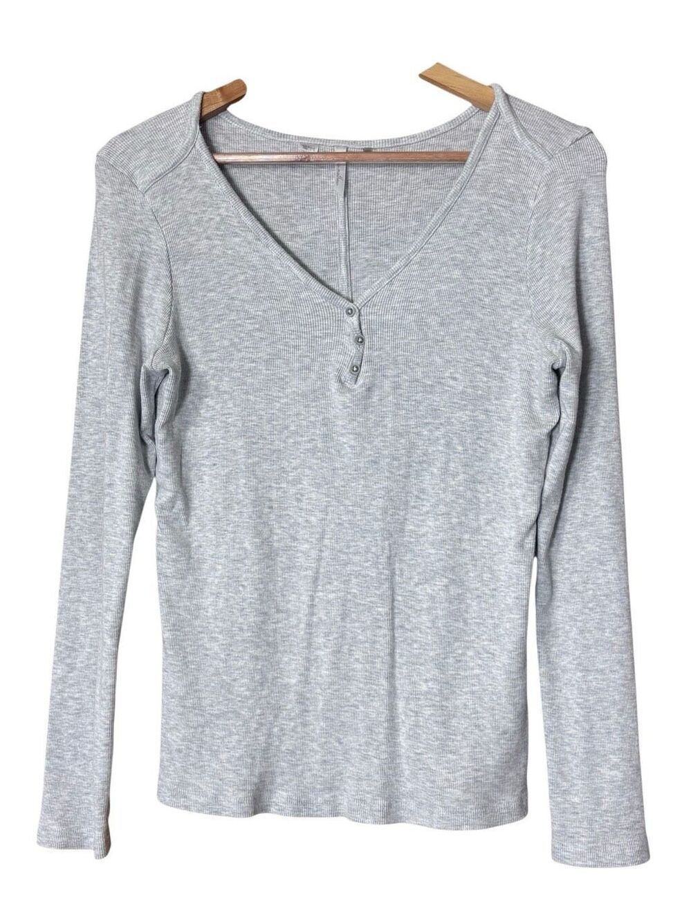 Travis Matthew Women's Long-Sleeve V-Neck Ribbed Top gray size large